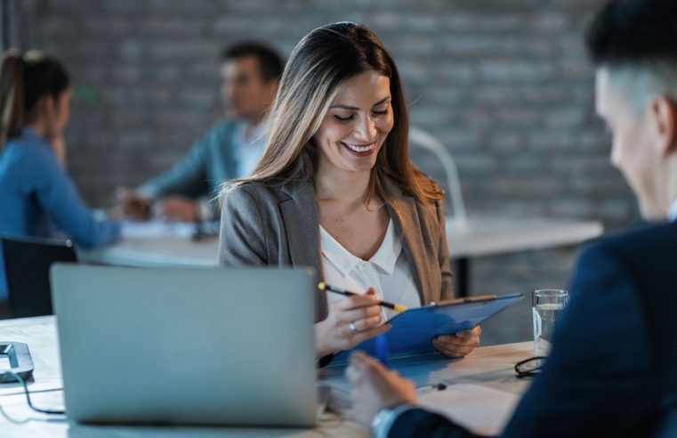 Saúde Mental do Empreendedor vs. Gestão de Fluxo de Caixa: O custo oculto do caos